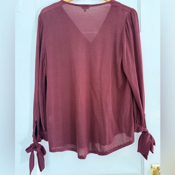 Lucky Brand Women’s Burgundy V-Neck Top Long Sleeve with Ties Large Romantic - Picture 5 of 7
